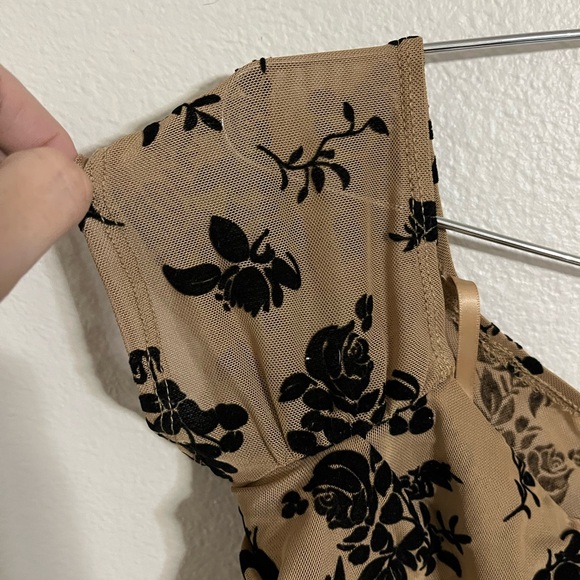 Windsor Mesh Floral Crop Top - Picture 5 of 6